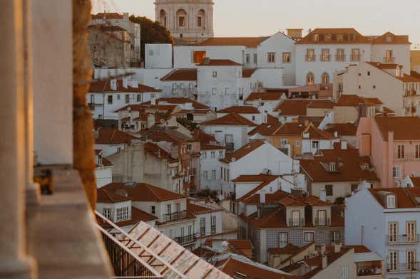 Visite de nuit dans Alfama + dîner-spectacle de fado